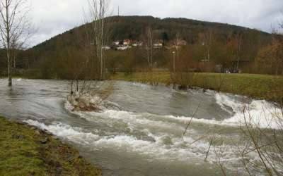 Hochwasser an der Lohr Jan. 2011, im Hintergrund der Beilstein